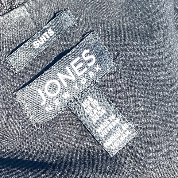 Bundle of TWO Designer Blazers - Picture 15 of 16